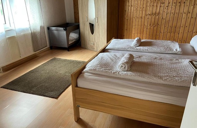 Ruhige freistehender Bungalow mit Parkplatz