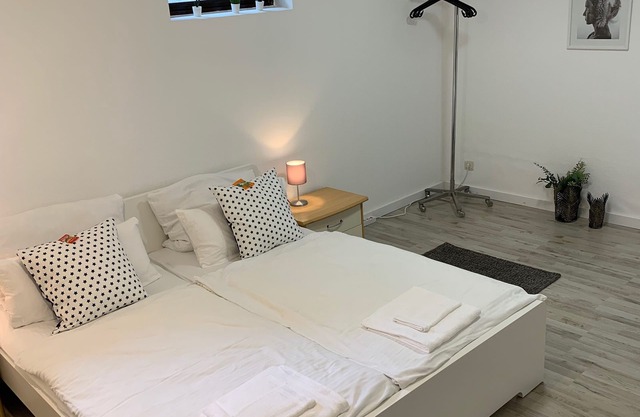 Ruhiges & Geräumiges Doppelzimmer in Top Lage mit Parkplatz