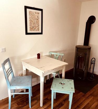 Ruhiges Häuschen am Wald mit Kamin, Terrasse