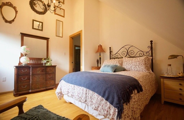 Runaway Rooster B&B - The Coop