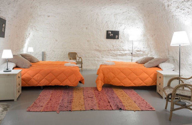 Rural cave in Bardenas Reales 4-7 people