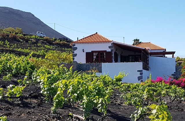 Rural House in Fuencaliente, with beautiful views of the sea and the mountains