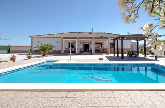Rural Holiday Home 'Villa Paquita' with Pool, Garden, Terrace & Wi-Fi