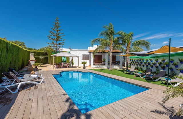 Rural Holiday Home "Casita de la Cantera" with Pool & Wi-Fi