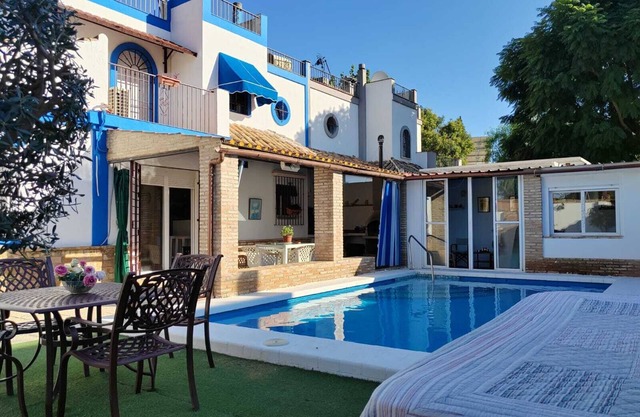 Rural House in Seville with Private Pool Villa Montecármelo, Sanlúcar la Mayor