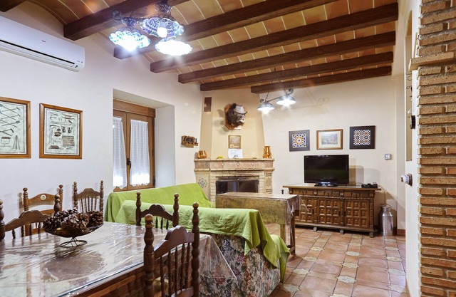 Rural House 'La Acacia' with Private Pool, Wi-Fi and Air Conditioning