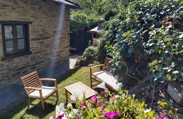 Rural House 'O Paxar' with Mountain Views, Private Terrace and Wi-Fi