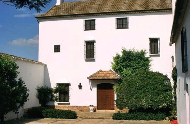 Rural house with pool and paddle tennis court 4 km from Montilla