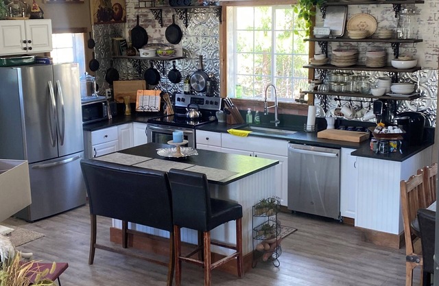 Rustic 2-bedroom 1 bath, loft Star Meadows! Tally Lake