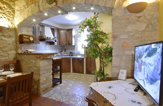 Rustic apartment in Umag, WiFi, air-conditioned, garden, parking, barbecue