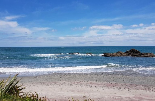 Rustic Beachfront Cottage Charleston
