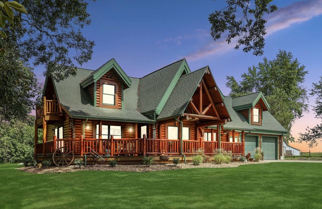 Rustic Cabin Near Bike Path - Seasonal Heated Pool, Movie Theater & Dog Friendly