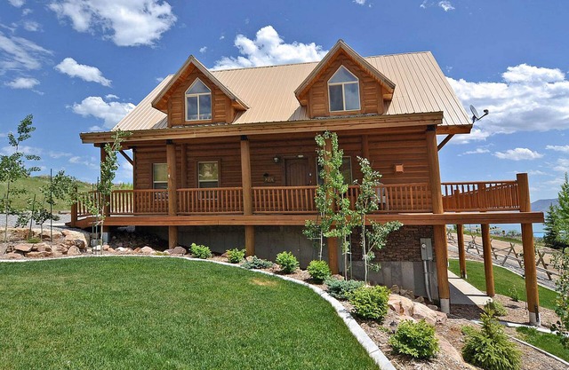 Rustic cabin with lake views from deck w/grill, foosball, W/D, fireplace