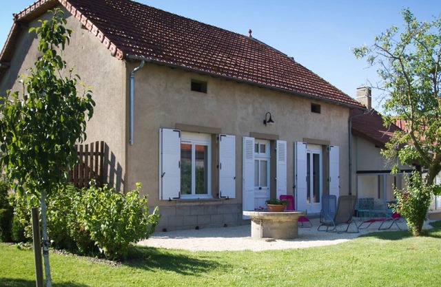 Rustic Charm in the Countryside - Renovated Family Cottage