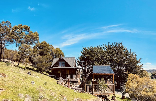 Rustic cottage in secluded countryside, private romantic getaway, pet friendly,