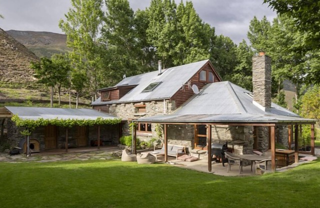 Rustic Farm House in Gibbston Valley