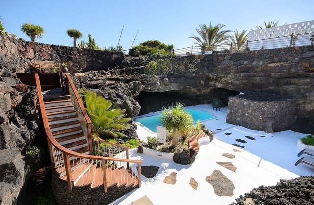 Rustic Home with Gorgeous Pool Area, Terrace, Private Patio, Wi-Fi and Grill