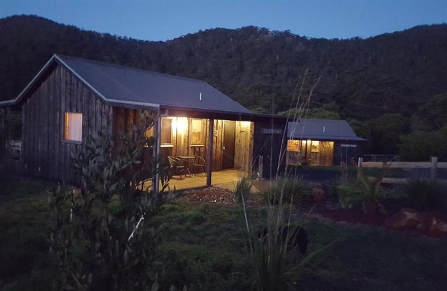 Rustic Hut Bush Retreat