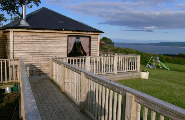 RUSTIC LOG CABIN LOCATED GREENCASTLE CO DONEGAL