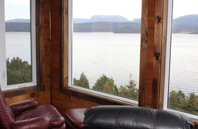 Rustic Log Style Chalet in the Heart of Gros Morne National Park!