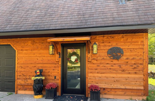Rustic Moose Lakefront Guest Cabin on the Shore of Lake Superior