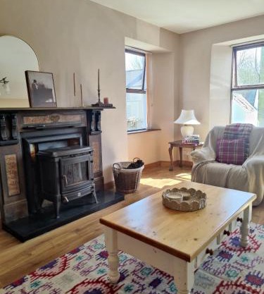 Rustic Pub Stay - 20 minutes from Killarney!