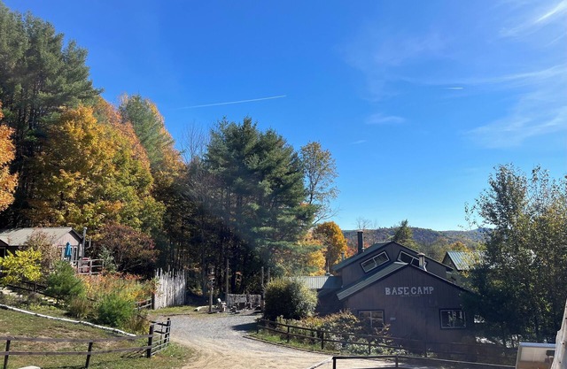 Rustic Vermont Mountain Lodge Retreat/Fall & Winter Exclusive