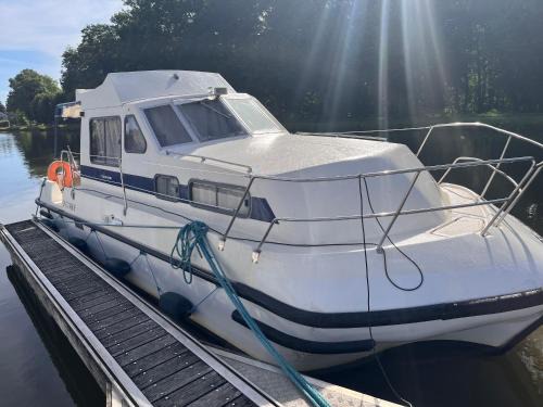 Séjour insolite sur un bateau au cœur de Châtillon-en-Bazois, romantisme et nature inclus - API-1-46-17