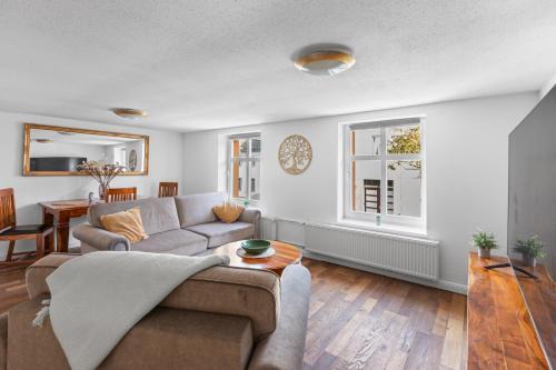 Sabina Monteurwohnung I 75 Zoll TV I KÜCHE I BAD I BACKOFEN I