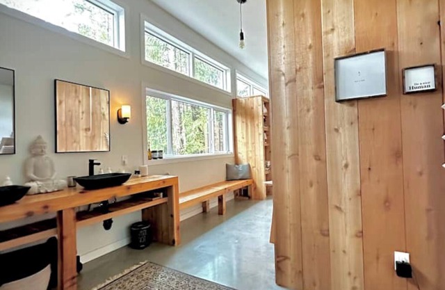 Sacred Nature Retreat: Spa, Sauna, Cold Plunge & Serenity.