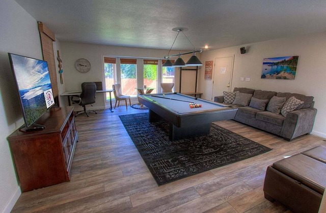 Sadie's Hustle | Walk to Beach-Pool Table | NVH0823