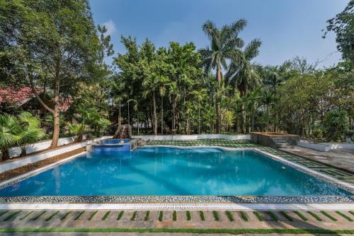 SaffronStays Foresta By The Lake, Kamshet -7 acres estate with lake on 3 sides, pool, veg only multi cuisine meals