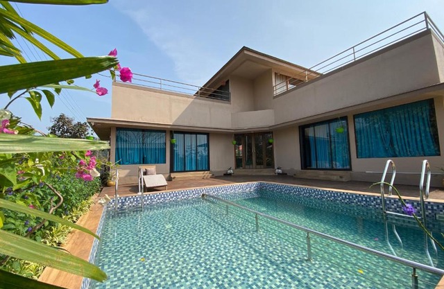 SaffronStays Luna, Kolad