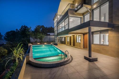 SaffronStays Mountain Rizz