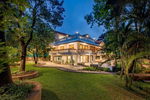 SaffronStays Windermere, Lonavala - luxury villa with heated pool, projector room and indoor games