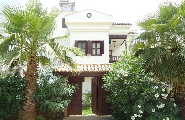 Sahile ve Azmak'a 100m Yürüme Mesafesinde, Bahçeli, Belgeli Villa SEOS Akyaka