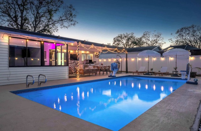 Saint Pete Beach Heated Pool Gameroom/Mini theatre