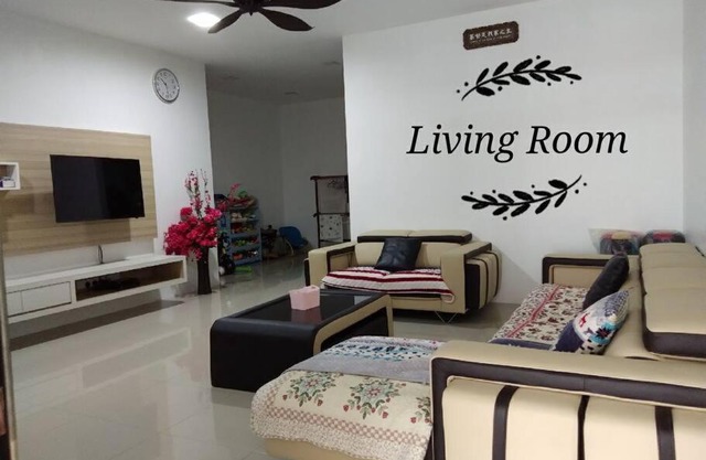 Sakura Homestay 4 bedrooms 14pax- Eaton Hills Padang Kerbau Miri