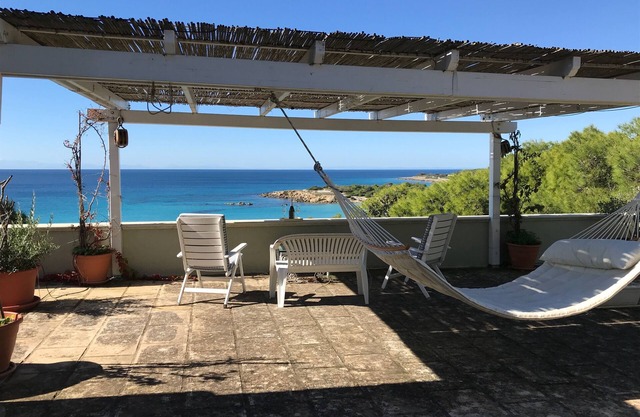 Salento, elegant villa, immersed in a pine forest 50 meters from the beach