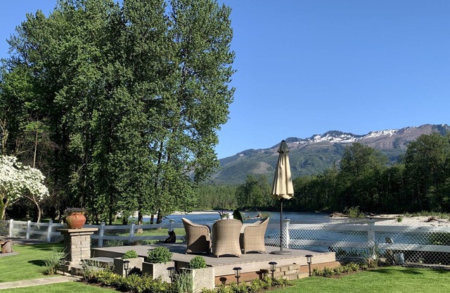 Salmon Beach Retreat: Luxurious riverfront home w/ private sandy beach!