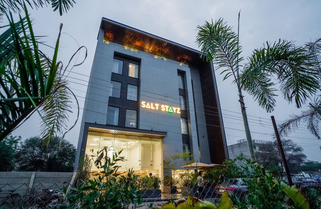 Saltstayz Select - Golf Course Road & Sector 57