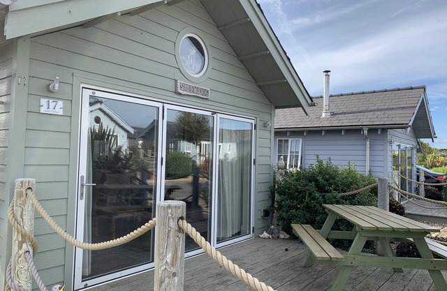 Salty Dog - a beach house that sleeps 4 guests in 2 bedrooms