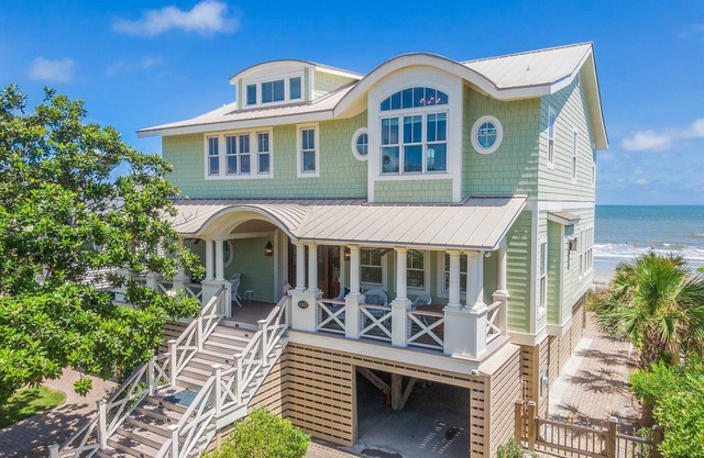 Salty Lady - Stunning Oceanfront Home in Folly Beach with Seasonal Hot Tub and Ocean Views