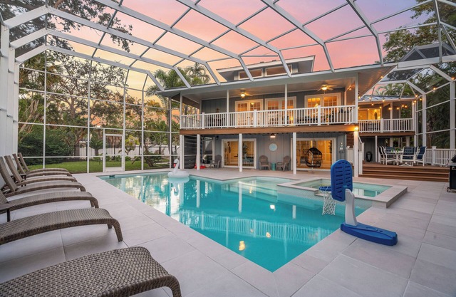 Salty Sailfish | Private Pool + Hot Tub + Siesta Key