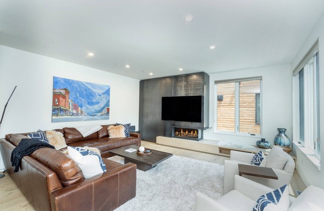 SAN JUAN 104- Modern New Telluride Condo with Central Location