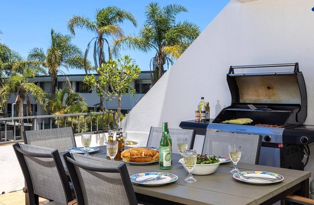 Sand and Sea – walk to the beach, swimming pool and tennis court