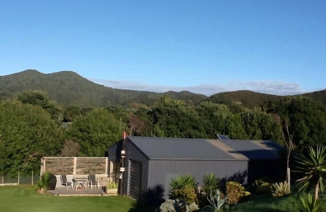 Sandhills Beach Hut. Medlands Beach