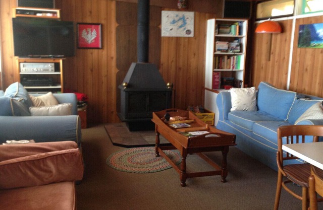 Sandy Beach Cottage on Chandos Lake