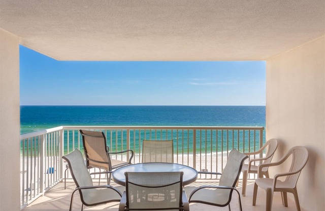 Sandy Key 637 6th floor -Beachfront view -NO HASSLE CHECK OUT