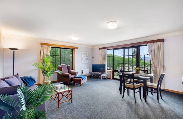 Sandy on the Hill: Bay & River Views